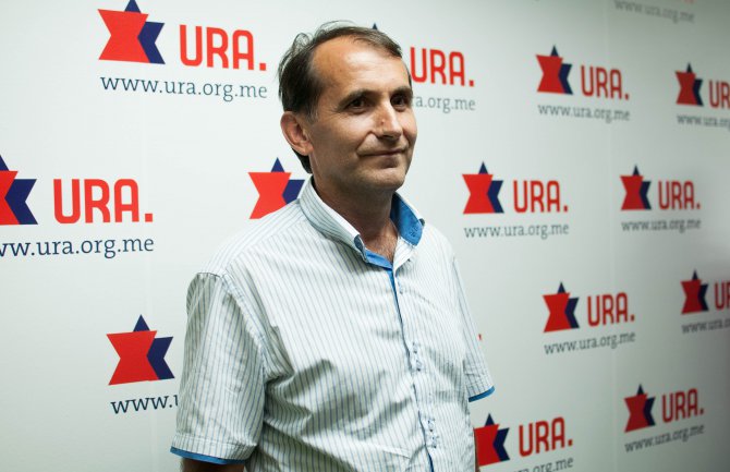 Ašanin: Parača se lažno predstavlja, ali će uskoro morati da parkira džipa