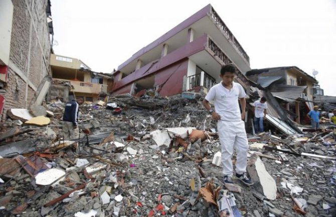 Ekvador: Spašene tri osobe, više od 400 poginulih