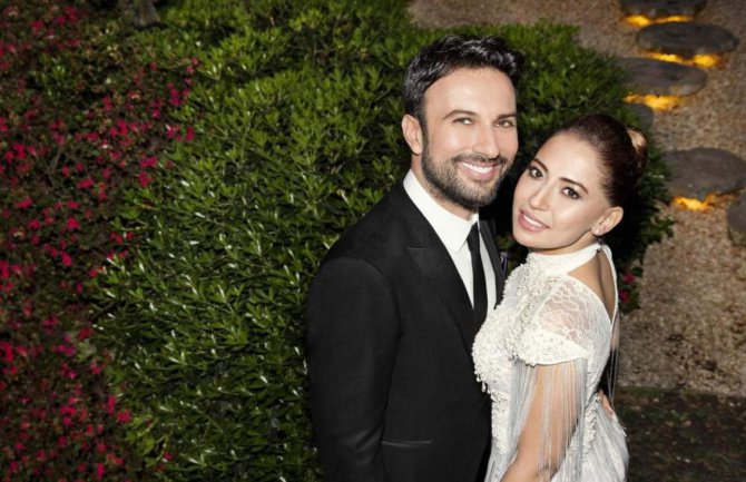 Tarkan oženio 13 godina mlađu obožavateljku