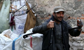 Zbog rata ostao bez svega: Nekada ugledni biznismen sada sakupljač starog papira
