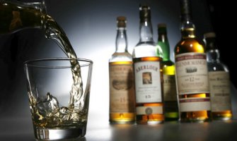 Najmanje 21 osoba umrla u Indiji od trovanja alkoholom