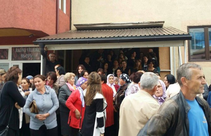 Majke iz Rožaja i danas ispred Zavoda