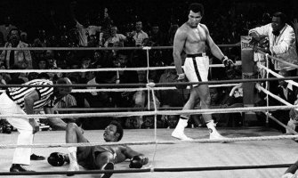 Preminuo Muhamed Ali, legenda boksa