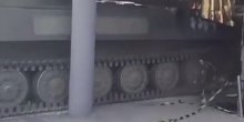Stari sovjetski tenk udario u diskoteku (VIDEO)