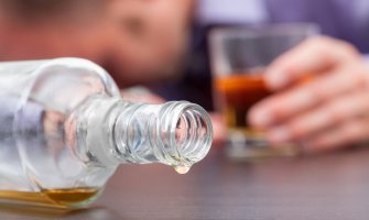 Alkohol odgovoran za više od pola miliona oboljelih od raka