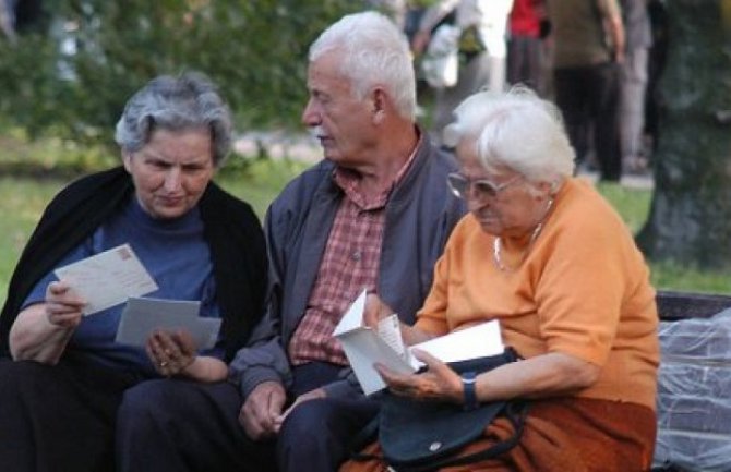 Do 2023. biće izjednačeni uslovi za penzionisanje žena i muškaraca sa 67 godina