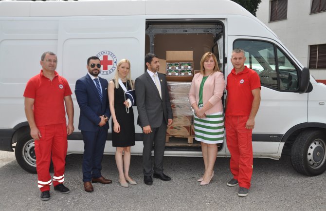 Ambasada UAE donirala 3000 kg urmi CKCG za socijano ugrožene porodice