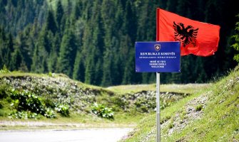 MUP: Tabla sa grbom Kosova i zastava Albanije uklonjeni sa crnogorske teritorije