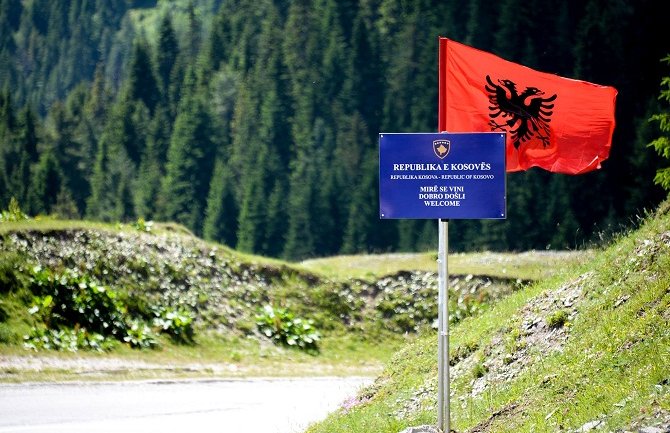 MUP: Tabla sa grbom Kosova i zastava Albanije uklonjeni sa crnogorske teritorije