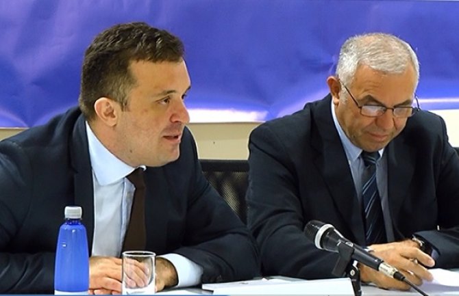 Demokratski deficit političkog režima u regionu