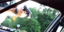 Američka policija ubila još jednog crnca pred djevojkom i djetetom (VIDEO)