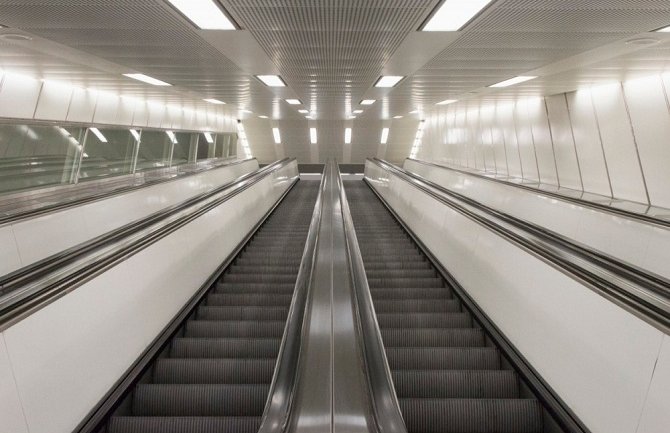 Otac i sin (2) poginuli na pokretnim stepenicama u tržnom centru