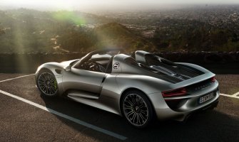 Porsche 918 povučen zbog pojasa