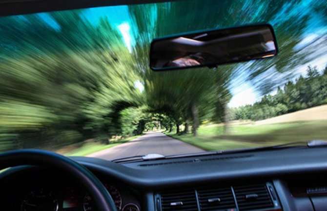 Vozio 190km/h gdje je ograničenje 80, oduzeta vozačka