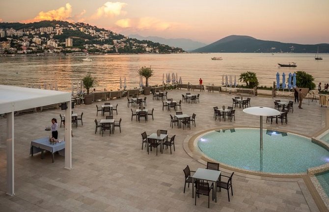 Igalo: Otvoreno moderno kupalište Palmon bay-a