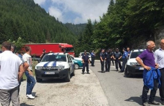  Kosovari, njih oko 200, htjeli na katune, policija im zabranila ulazak