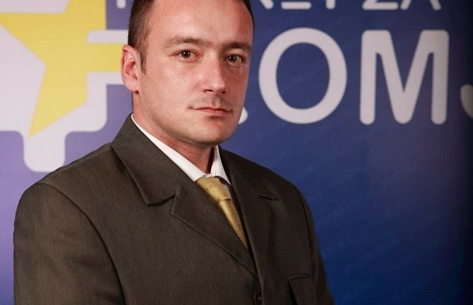 Raičević: Nadležni da riješe problem smeća sa obije strane mosta na Đurđevića Tari