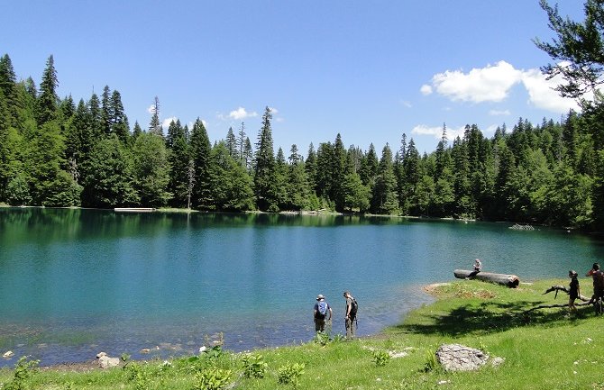 I danas toplo, ponegdje kratkotrajna kiša