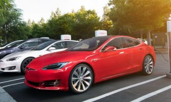 Tesla uvodi zaštitu od toplotnog udara u automobilu