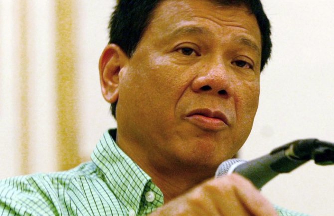 Duterte naredio bombardovanja: Taoci kolateralna šteta