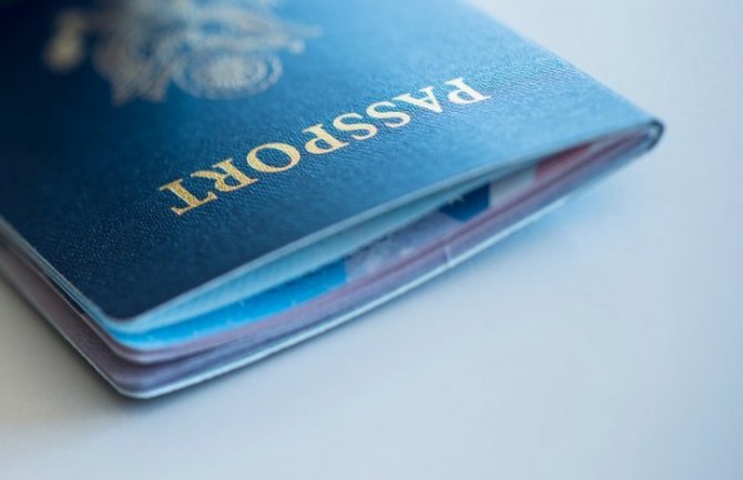 Evo zašto nikako ne smijete da se smijete na slici za pasoš