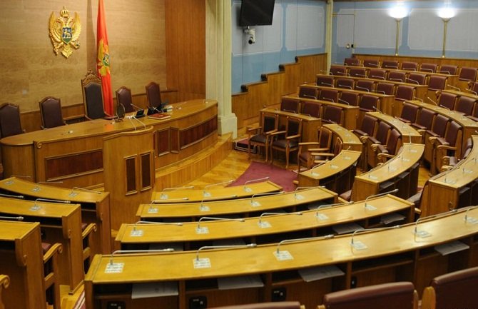 Poslanici opozicije u martu zaradili preko 60 hiljada eura