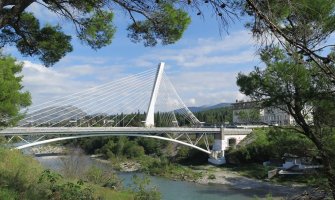 Eksploziv bačen zbog dugova?