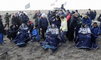 Svemirska kapsula Sojuz sa troje astronauta sletjela na Zemlju