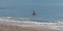 Hladno vrijeme nije prepreka za uživanje: Novembarsko kupanje u Budvi (Video)