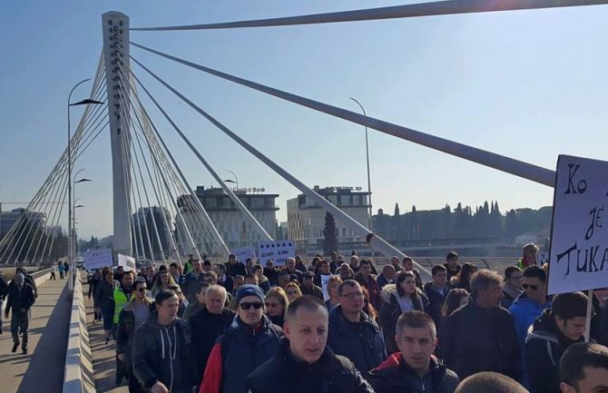 Krenuo protestni marš ka ZIKSu(VIDEO)