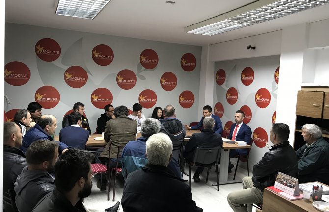 Bečić:  Samo političke kukavice udaraju na majke