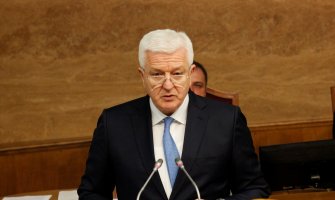 Političari se pitaju za naknade 