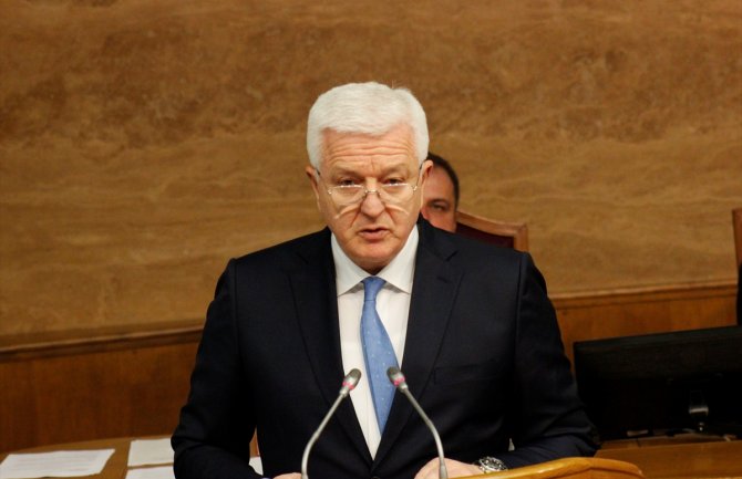 Političari se pitaju za naknade 