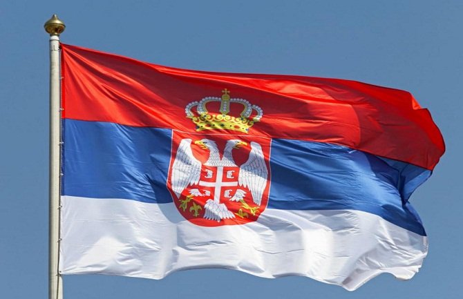 Nova srpska demokratija takođe istakla srpsku trobojku ispred svoje kancelarije