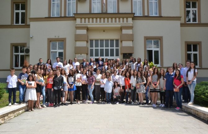 Opština Berane nagradila najbolje učenike