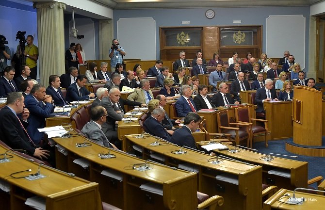 Ukinute naknade za majke sa troje i više djece