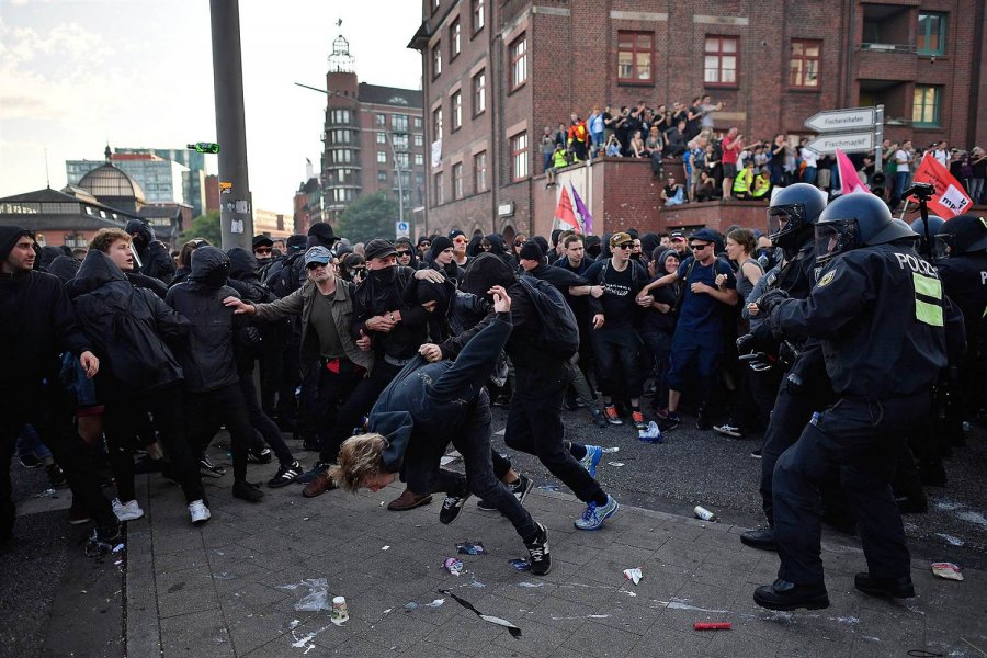 ss170706g20protesthamburgew355p8fbf0f959aef7ad3c110f13bb3308f54anbcnewsux28801000