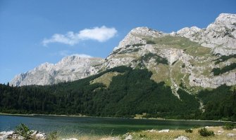 OVO jezero je “srce” prirode u podnožju planina