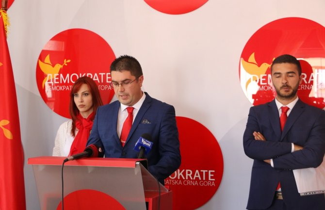 Rovčanin: Usudila se kriminalna grupa da kritikuje lokalnu vlast u Kotoru