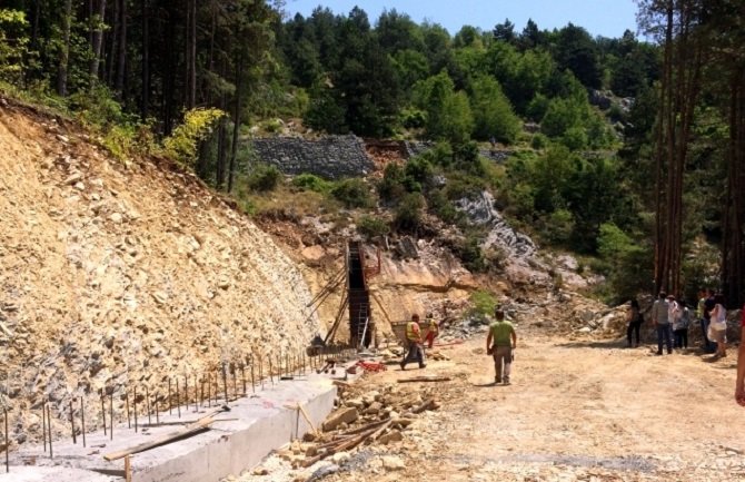 Probijen tunel prema Njegušima