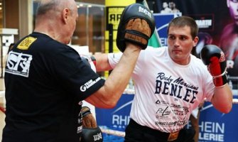 Cetinjanin boksuje sa Kličkovim sparing partnerom