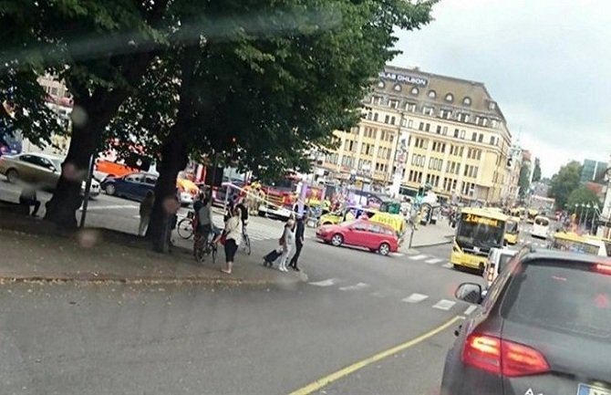 Policija upucala muškarca koji je na tržnici izveo napad nožem (VIDEO)