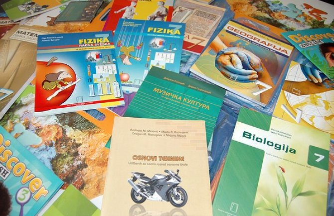 Bijelo Polje: Opština obezbijedila besplatne udžbenike za prvake