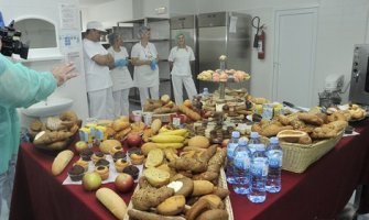 Šehović obišao đačku kuhinju: 9000 prijavljenih do sada, nadamo se povećanju broja