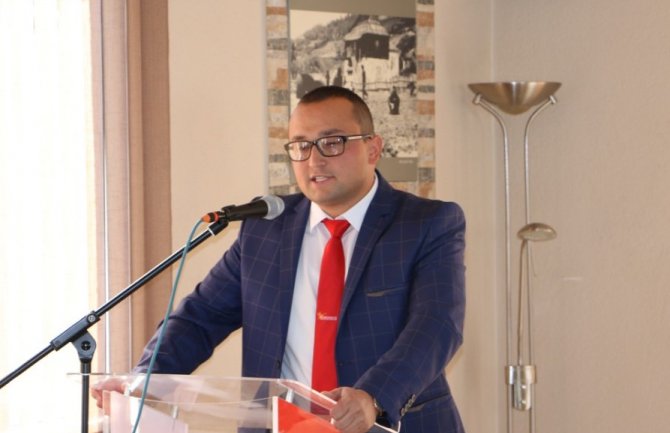 Ćeman: Do Petnjice pješke ili automobilom, javnog prevoza nema