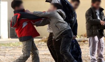 Osam dječaka tuklo vršnjaka u RS: Policija i uprava škole ne reaguju