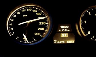 Vozili preko 200 km/h, jedan bježao od virusa korona, drugi od žene i djece