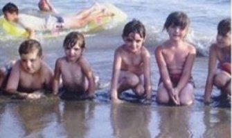 Fotografija sa ljetovanja u Crnoj Gori jednoj ženi otkrila tajnu nakon mnogo godina(FOTO)