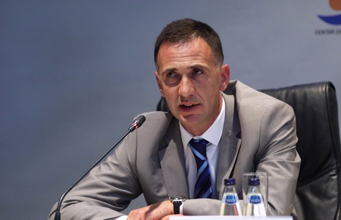 10 najvećih plata ljekara prelazi 2.000 eura
