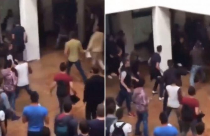 12 đaka isključeno iz Gimnazije u Tuzima zbog tuče